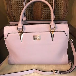 Adorable purse / handbag. Great spring color